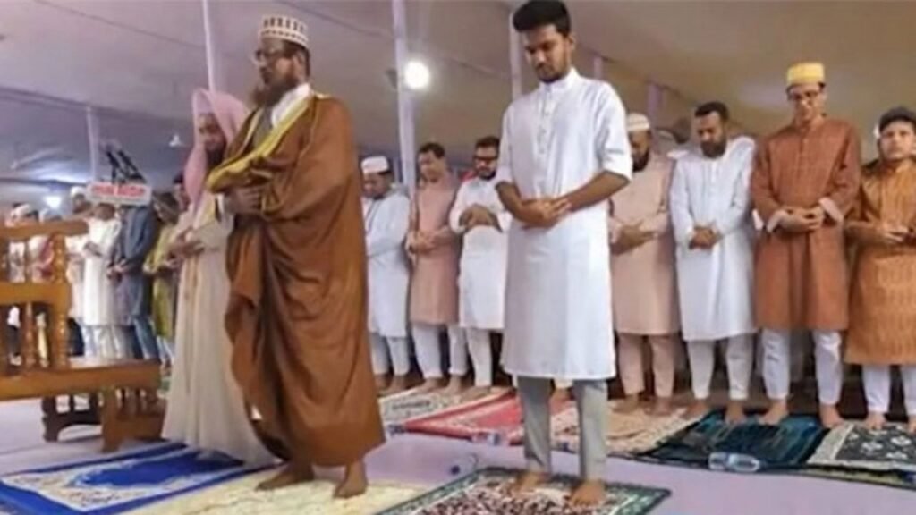 ইমামের পাশে উপদেষ্টা আসিফ