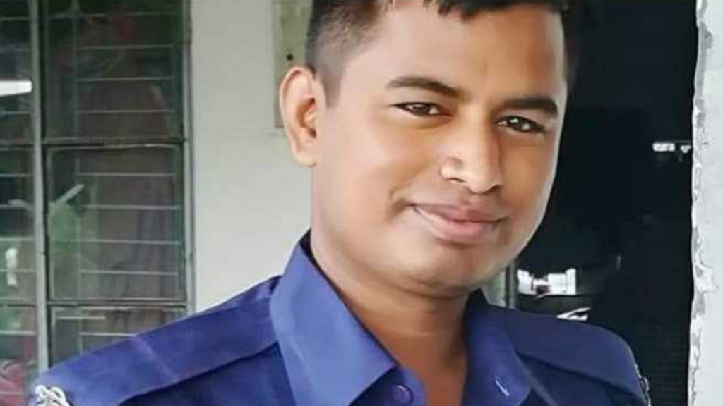 কিশোরগঞ্জে পুলিশ সদস্যের ঝুলন্ত মরদেহ উদ্ধার