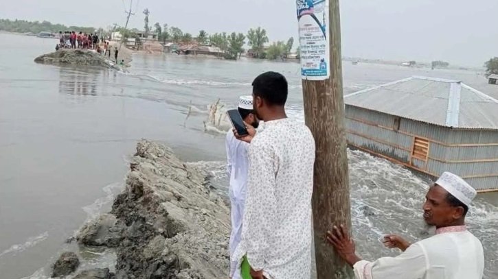 সাতক্ষীরায় ১০ গ্রাম প্লাবিত