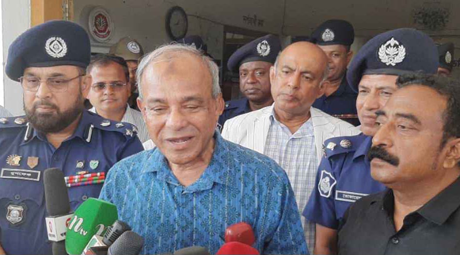 স্বরাষ্ট্র উপদেষ্টা বলেছেন, মানুষ চায় এই সরকার আরো ৫ বছর থাকুক
