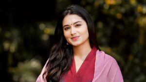 সিনেমা মুক্তির আগে সমালোচনায় তাসনিয়া ফারিণ