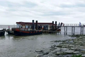 দেশের ৬ অঞ্চলের নদীবন্দরে ২ নম্বর নৌ হুঁশিয়ারি সংকেত