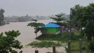 ত্রিপুরায় রেড অ্যালার্ট, গোমতীর দুই পাড়ে আতঙ্ক