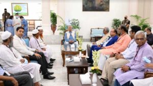 প্রধান উপদেষ্টার সঙ্গে ১৪ রাজনৈতিক নেতৃবৃন্দের বৈঠক