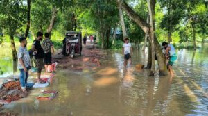 ফেনীতে বন্যার পানি নামতে শুরু করেছে, ক্ষতি শত কোটি টাকার বেশি