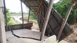 বগুড়ায় বন্যা নিয়ন্ত্রণ বাঁধ ধসে ১২ গ্রামের যোগাযোগ বিচ্ছিন্ন