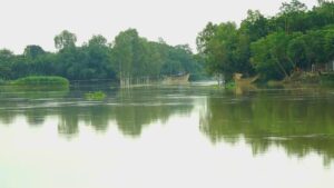 নওগাঁয় বিপদসীমার ওপরে আত্রাই নদীর পানি, ৩০টি স্থানে বাঁধ ঝুঁকিতে