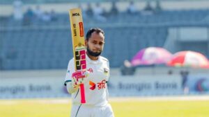 শততম টেস্টে সেঞ্চুরি করে অনন্য রেকর্ড মুশফিকুর রহিমের