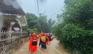 শ্রীলঙ্কায় বন্যা ও ভূমিধসে মৃতের সংখ্যা বেড়ে ৩১, নিখোঁজ ১৪ জন
