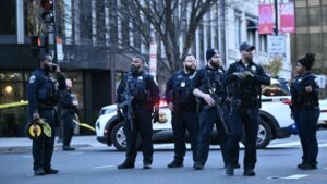 হোয়াইট হাউসের পাশে গুলির পর আফগান নাগরিককে আটক, অভিবাসন প্রক্রিয়া স্থগিত