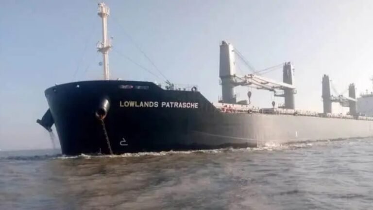 চট্টগ্রাম বন্দরে পৌঁছাল যুক্তরাষ্ট্রের থেকে আসা ৬১ হাজার টন গম