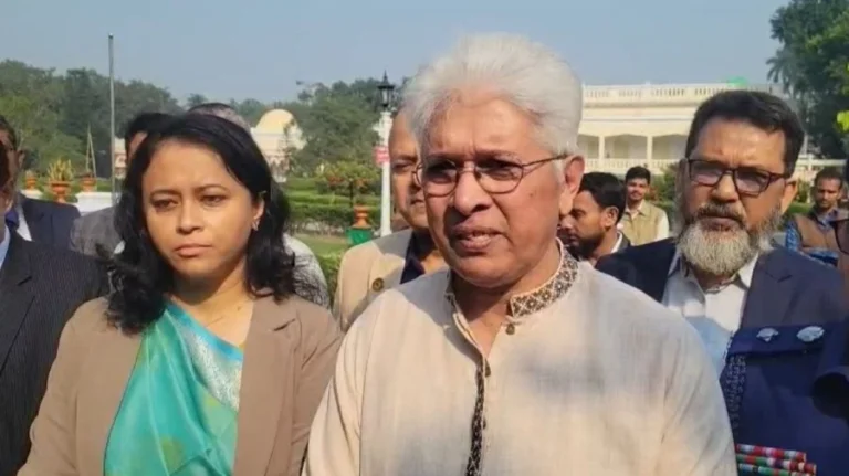 বিদেশ থেকে চিনি আমদানি আপাতত বন্ধ: শিল্প উপদেষ্টা