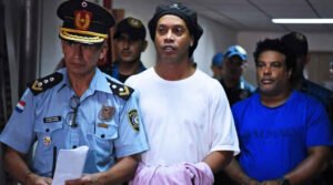 কারাগারের অভিজ্ঞতা প্রকাশ করলেন রোনালদিনহো