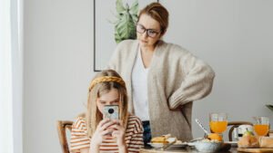 সন্তানের মানসিক সুস্থতা নিশ্চিতে ইউনিসেফের ১০ পরামর্শ