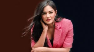 অভিনয় থেকে ‘বিরতি’ নিলেন সামিরা খান মাহি