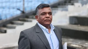 পারিবারিক কারণে দেশ ছাড়লেন বিসিবি সভাপতি আমিনুল ইসলাম বুলবুল