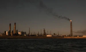 ভেনেজুয়েলার তেল খাতের নিষেধাজ্ঞা আরও শিথিল করেছে যুক্তরাষ্ট্র