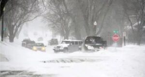 যুক্তরাষ্ট্রের পূর্ব উপকূলে প্রবল তুষারঝড়, অচল জনজীবন