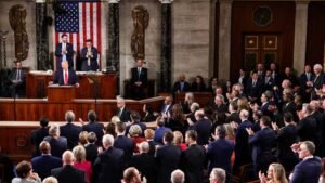 স্টেট অব দ্য ইউনিয়নের ভাষণে ‘স্বর্ণযুগের’ গুণগান ট্রাম্পের, অর্থনীতিতে অসন্তুষ্ট ভোটাররা