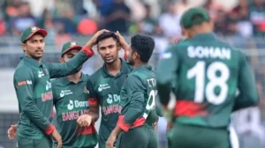 ৬ কোটি ৪৪ লাখ রুপিতে লাহোর কালান্দার্সে ফিরলেন মোস্তাফিজ