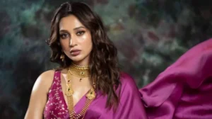 মিমি চক্রবর্তীর বিরুদ্ধে দুই মামলা, ২০ লাখ রুপি ক্ষতিপূরণ দাবি