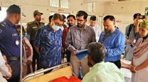 হাসপাতাল পরিদর্শনে স্বাস্থ্যমন্ত্রী, ১৬ ডাক্তারের মধ্যে উপস্থিত মাত্র ৮