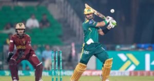 কোহলিকে ছুঁয়ে বাবরকে হুমকি পাকিস্তানি ওপেনারের