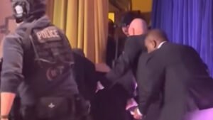 গুলিতে অল্পের জন্য প্রাণে রক্ষা পেলেন ট্রাম্প, সন্দেহভাজন আটক