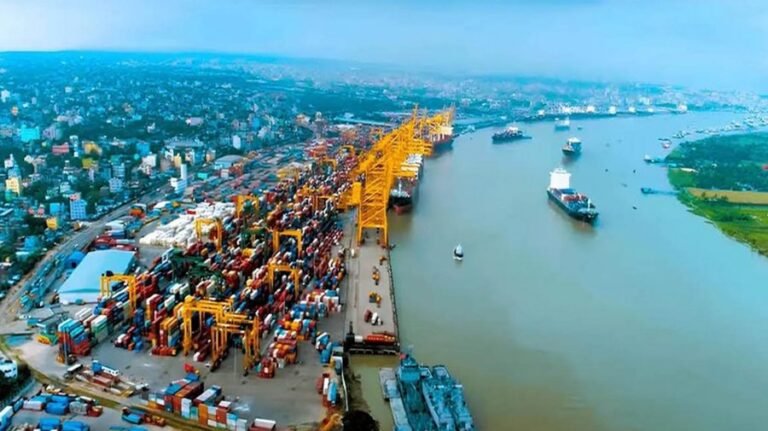 চট্টগ্রাম বন্দরে এলএনজি ও এলপিজি নিয়ে ভিড়ল আরও ৪টি জাহাজ