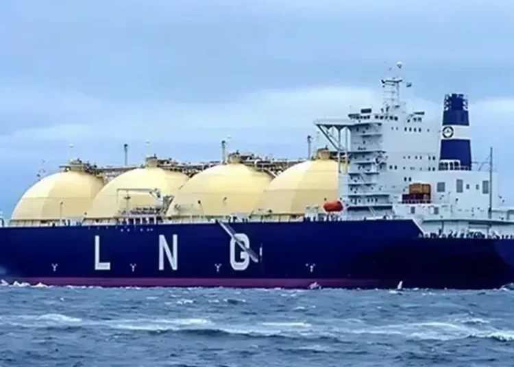 জ্বালানি সংকট মোকাবিলায় ১ লাখ টন ডিজেল ও ২ কার্গো এলএনজি কিনছে সরকার