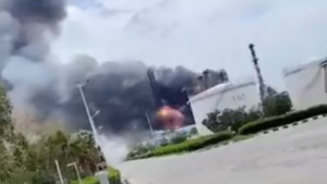 যুদ্ধবিরতির মধ্যেই ইরানের তেল স্থাপনায় হামলা