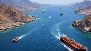 লেবাননে হামলার প্রতিবাদে হরমুজ প্রণালি ফের বন্ধ ইরানের