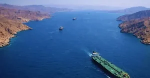 হরমুজ প্রণালিতে জাহাজ চলাচলে নতুন বিধিনিষেধ, দিনে সর্বোচ্চ ১৫টি