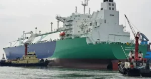 হরমুজ প্রণালির কাছে গিয়ে ফিরে এল কাতারি এলএনজি ট্যাঙ্কার