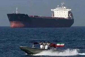 ২৪ ঘণ্টা না পেরোতেই ফের বন্ধ হরমুজ প্রণালী