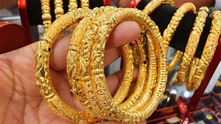 ২৪ ঘণ্টার ব্যবধানে আবারও কমলো সোনার দাম