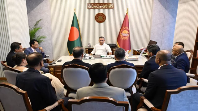 প্রধানমন্ত্রীর সঙ্গে বিজিএমইএ-বিকেএমইএ নেতাদের বৈঠক