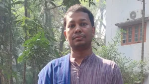ভিন্নধর্মী গান গেয়ে আলোচনায় ঢাবির বাংলা বিভাগের অধ্যাপক হাবিব