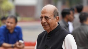 ভারতীয় হাইকমিশনার দীনেশ ত্রিবেদীকে মন্ত্রীর পদমর্যাদা দিল নয়াদিল্লি