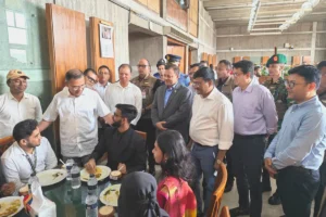 সংসদ ভবনে শিক্ষার্থী, শিক্ষক ও দর্শনার্থীদের সঙ্গে প্রধানমন্ত্রীর মধ্যাহ্নভোজ