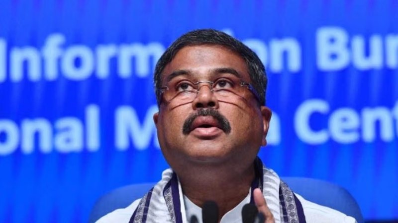 আন্দোলনের চাপের মুখে পদত্যাগ করলেন ভারতের শিক্ষামন্ত্রী ধর্মেন্দ্র প্রধান
