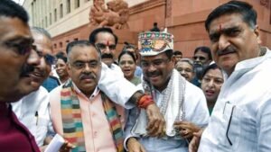 পদত্যাগের পর সংসদে ফিরেই বিজেপির স্লোগানে উচ্ছ্বসিত অভ্যর্থনা পেলেন ধর্মেন্দ্র প্রধান