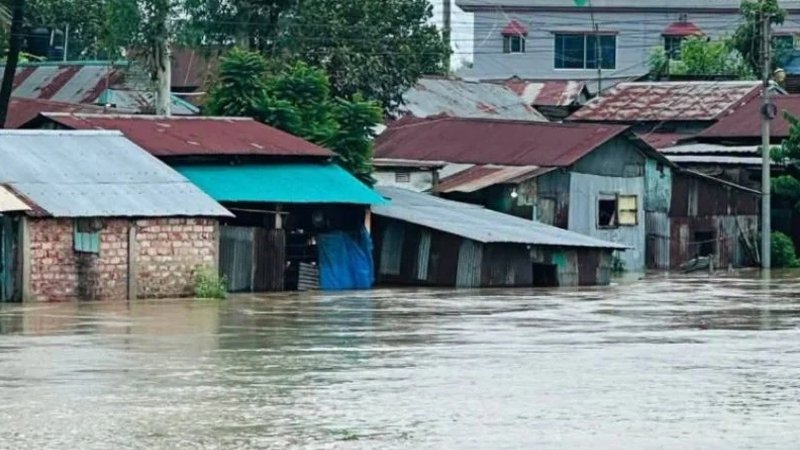 বন্যা ও পাহাড়ধসে ৭ জেলায় ৫৪ জনের মৃত্যু, পানিবন্দি দেড় লাখের বেশি পরিবার