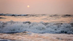বৈরী আবহাওয়ায় ৪ সমুদ্রবন্দরে ৩ নম্বর সতর্ক সংকেত