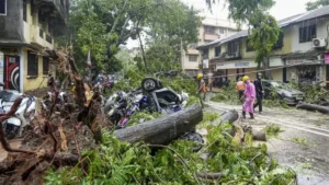 মহারাষ্ট্রে টানা বৃষ্টিতে ১৩ জনের মৃত্যু, ধস-বন্যায় বিপর্যস্ত মুম্বাই-পুনে