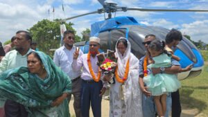 মায়ের স্বপ্ন পূরণে হেলিকপ্টারে গ্রামে ফিরলেন পোল্যান্ডপ্রবাসী ছেলে