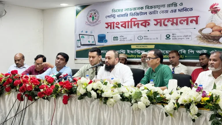 মাসে ৫০০ কোটি টাকা লোকসানের দাবি পোল্ট্রি খামারিদের