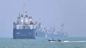 হরমুজে জাহাজে হামলার পর ১০ ভারতীয় নাবিক উদ্ধার, নিখোঁজ ১