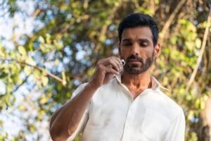 ১০৭ কোটি টাকায় মুম্বাইয়ে বিলাসবহুল বাংলো কিনলেন জন আব্রাহাম