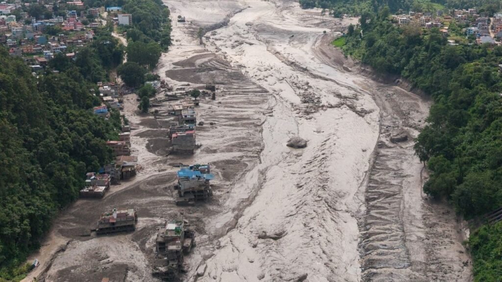 নেপাল-চীন সীমান্তে যেভাবে নেমে এলো ভয়াবহ বিপর্যয়